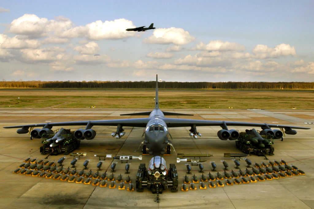 1024px-B-52H_static_display_arms_06.jpg