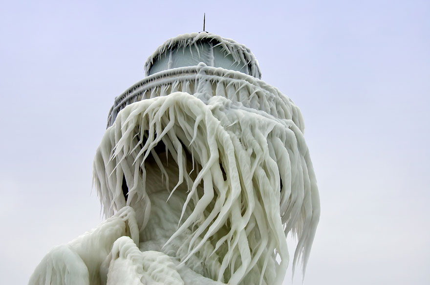 frozen-lighthouse-st-joseph-north-pier-lake-michigan-12.jpg