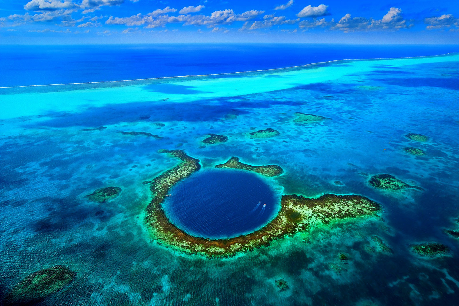 Great-Blue-Hole-in-Belize.jpg