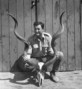 Harry Selby with a kudu head.jpg