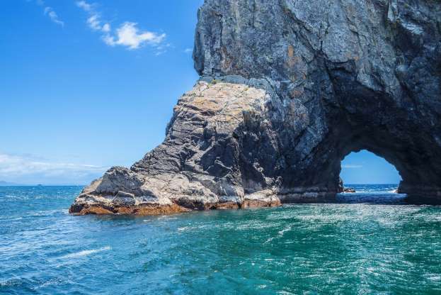 Hole in the rock Bay of Islands.jpg