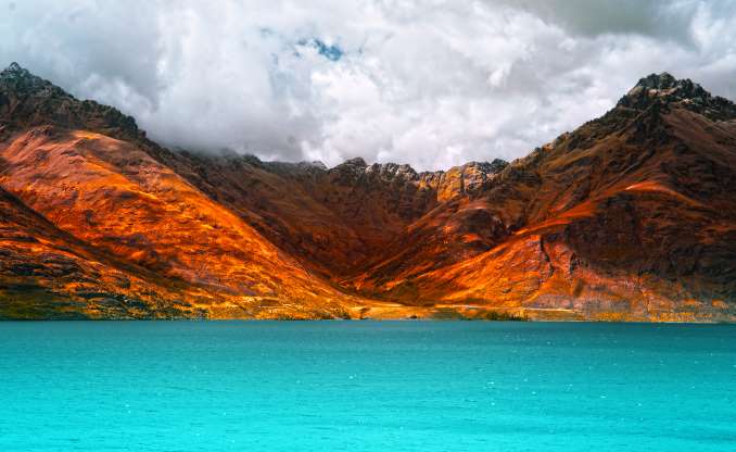 Lake Wakatipu.jpg