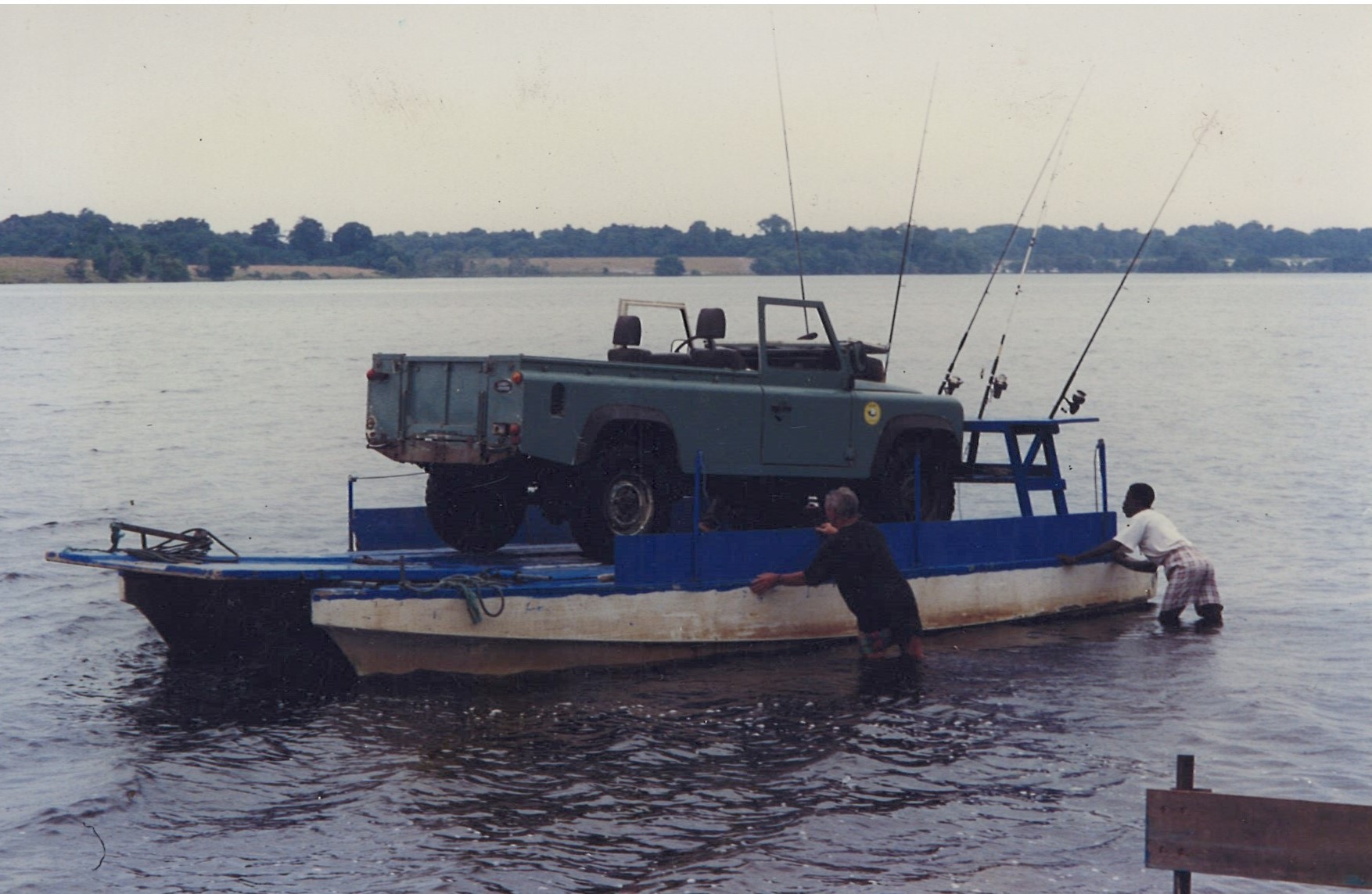 Land Rover 109 Iguela.jpg