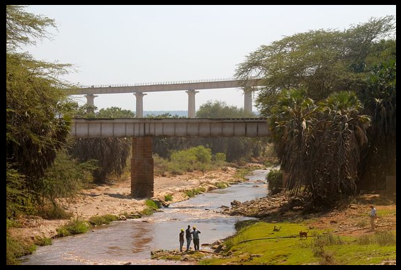 Old Bridge with new bridge in background.png