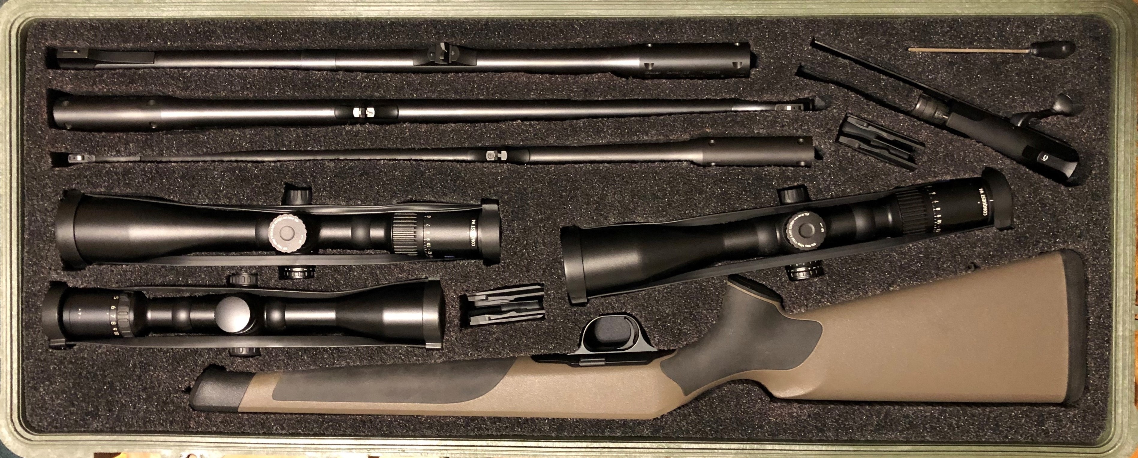 Pelican 1700 with Blaser R8 & 3 barrels & 3 scopes.jpg