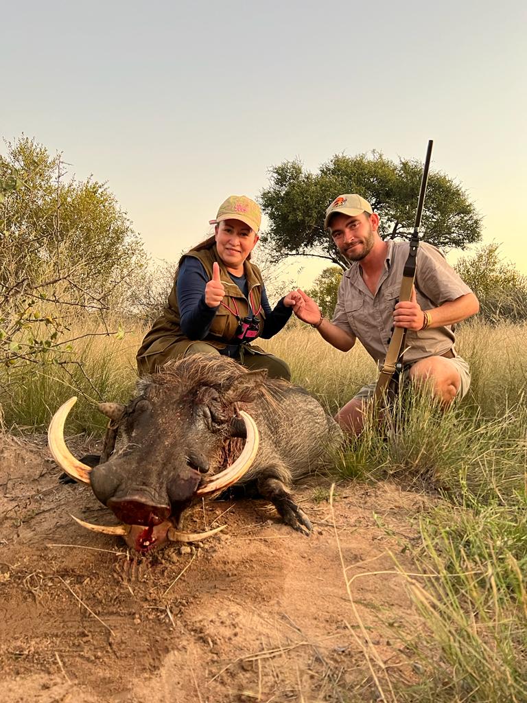 warthog thumbs up Mama and Kevin.JPG