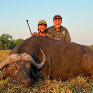 Media 'Buffalo Hunt Mozambique' in category 'Hunting Africa'