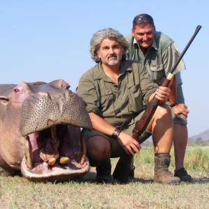 Hunting Hippo with Nhenda Safaris Mozambique