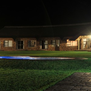 Wag n Bietjie Lodge - Wintershoek Johnny Vivier Safaris in South Africa