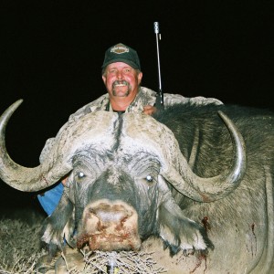 Hunting Buffalo with Wintershoek Johnny Vivier Safaris in SA