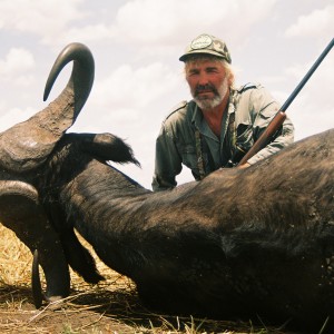 Hunting Buffalo with Wintershoek Johnny Vivier Safaris in SA