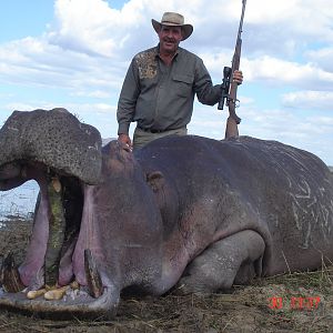 Hunting Hippo with Wintershoek Johnny Vivier Safaris in SA