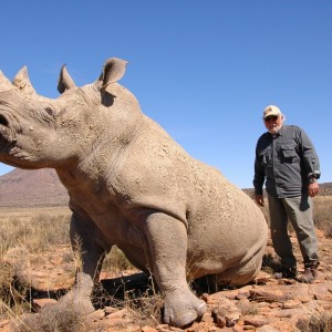 Hunting White Rhino with Wintershoek Johnny Vivier Safaris in SA