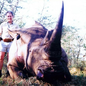 Hunting White Rhino with Wintershoek Johnny Vivier Safaris in SA