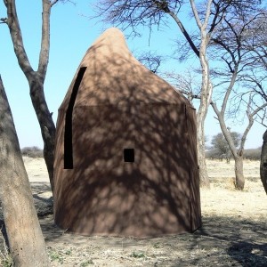 Movable bow hunting blind in the shape of a termite hill