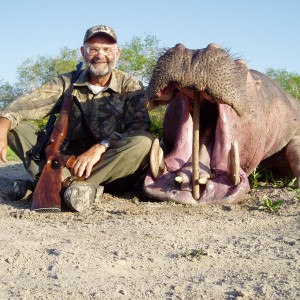 Hippo Selous Utunge Lake