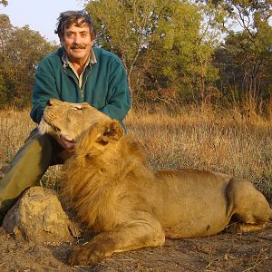 Lion hunted in Central Africa with Club Faune