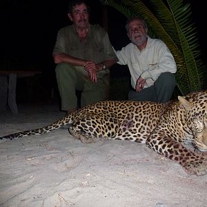 Leopard hunted in Central Africa with Club Faune