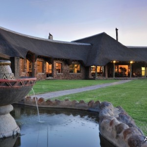 Wag n Bietjie Lodge - Wintershoek Johnny Vivier Safaris in South Africa