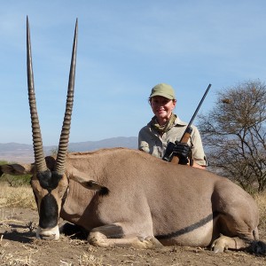 Fringed-Eared Oryx hunt with Wintershoek Johnny Vivier Safaris