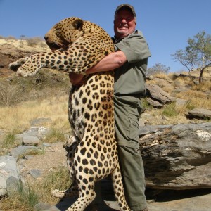 Brad Smiths Leopard Tracked by Sparks Hounds - another view of the monster