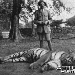 Jim Corbett with the slain Bachelor of Powalgarh