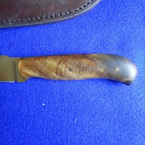 Thumb-notch Skinner with Kauri wood handle