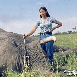 Gail Selby, daughter of PH Harry Selby, holding a .275 Rigby.