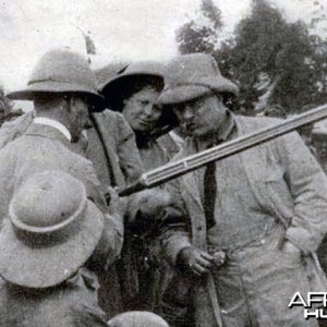 Theodore Roosevelt inspecting rifle with Kermit Roosevelt