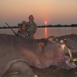 Zimbabwe Hunting Hippo