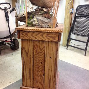 Simple and Rustic Pedestal