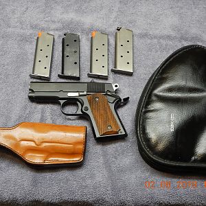 Detonics Combat Master 45 ACP Pistol, Magazines & original Detonics rug