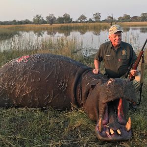 Hunt Hippo in Caprivi Namibia