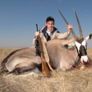 Hunting with Clients, 37" Oryx