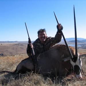 Hunting with Clients, 39" Oryx