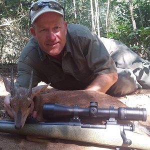 Hunt Suni in Mozambique