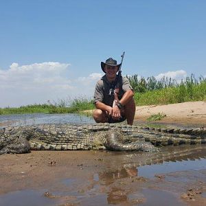 Mozambique Hunt Crocodile