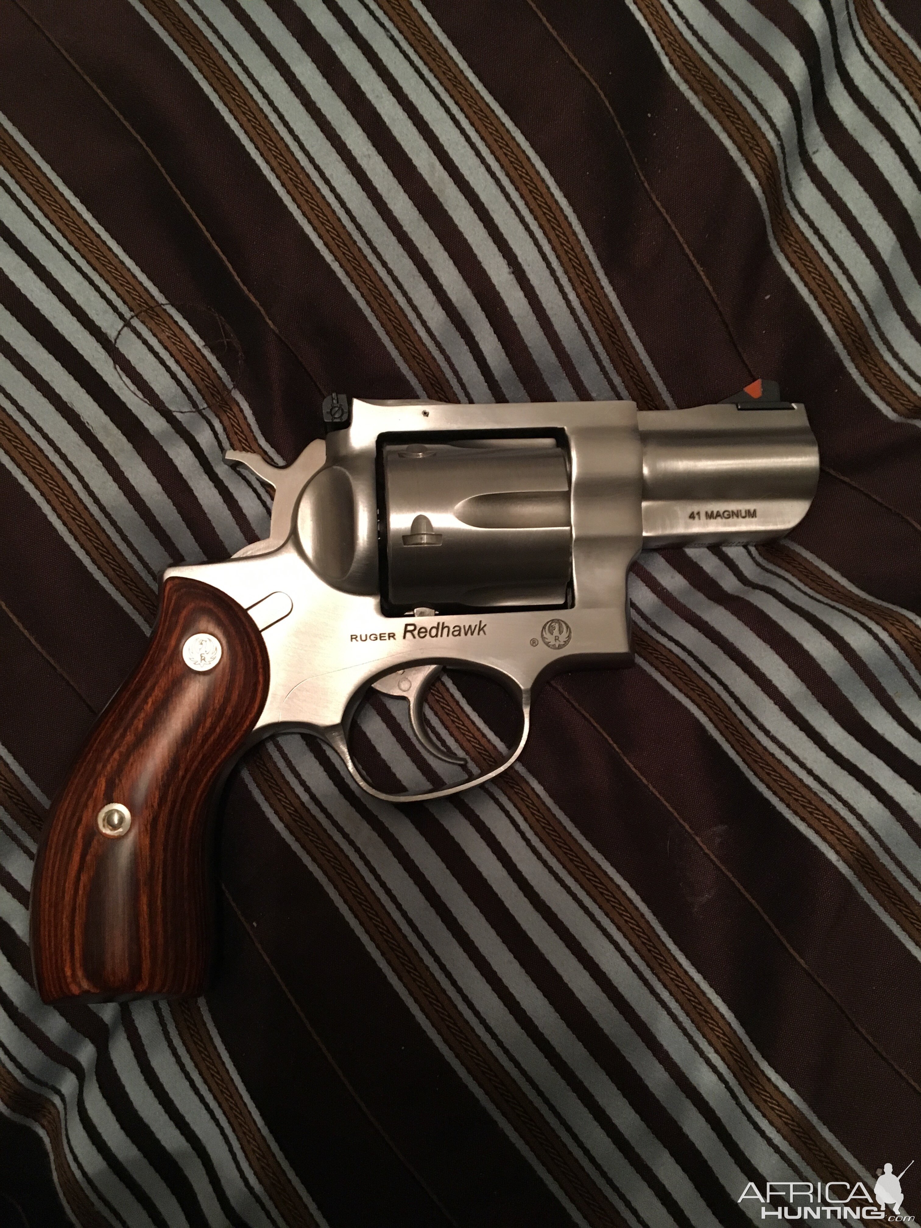 2-1/2” Ruger Redhawk in 41 Mag Hand Gun