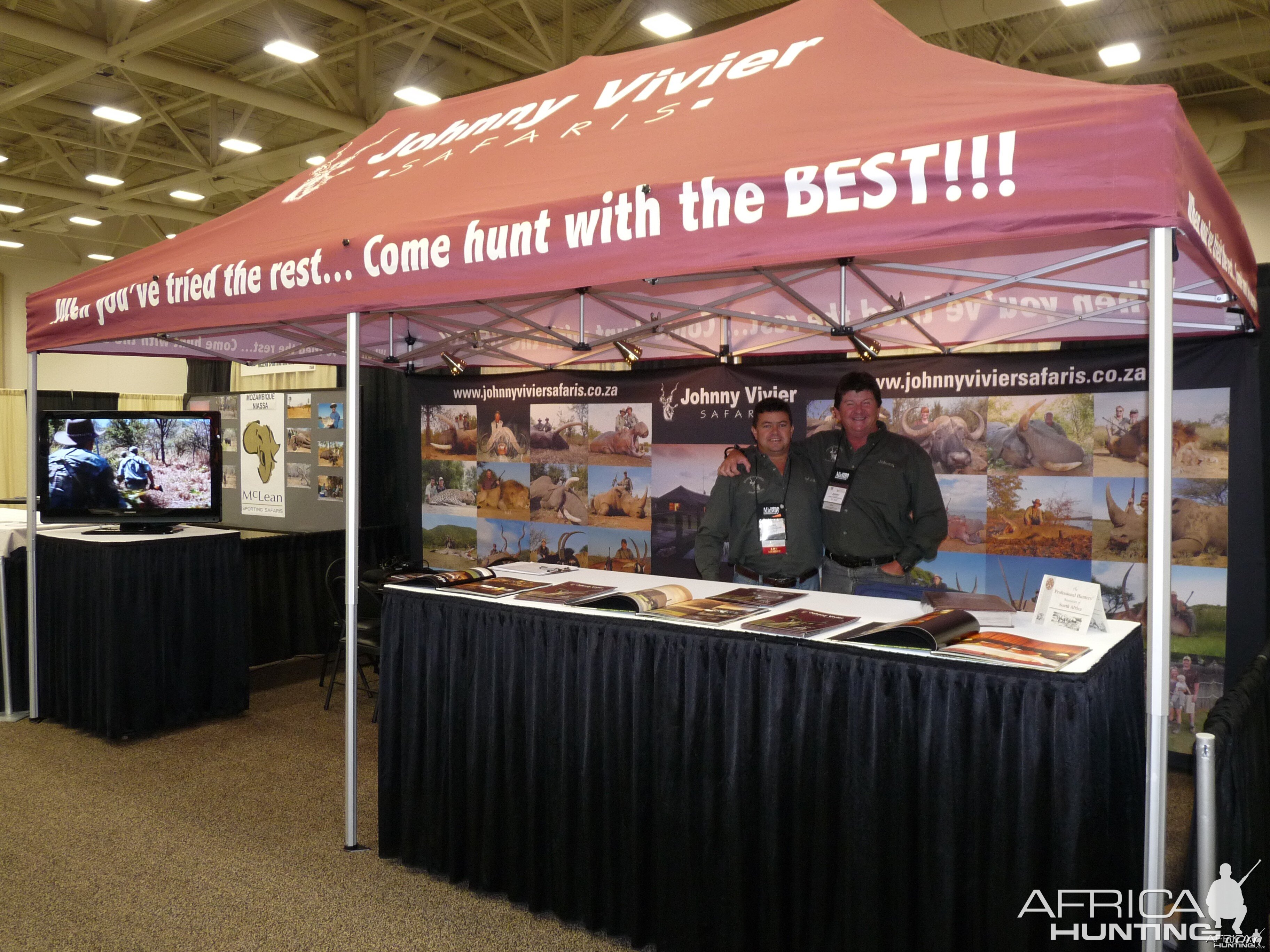 2010 Dallas Safari Club Show Booth of Wintershoek Johnny Vivier Safaris in