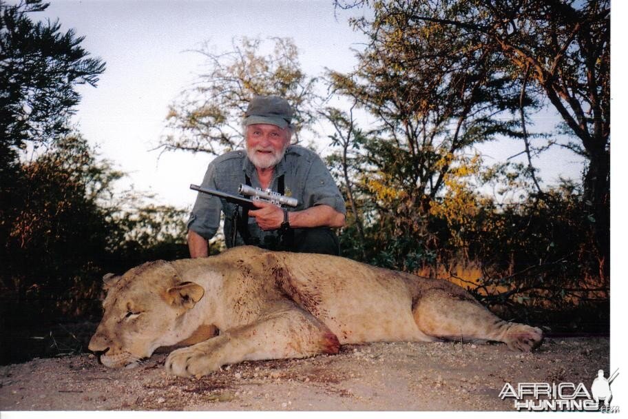 300 lb lioness