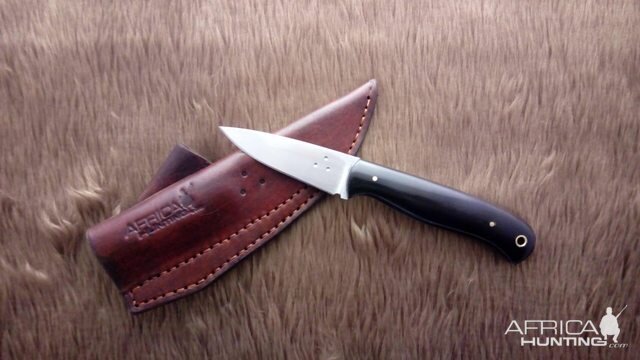 Africa Hunting EDC Knife in Buffalo horn in the cross draw sheath