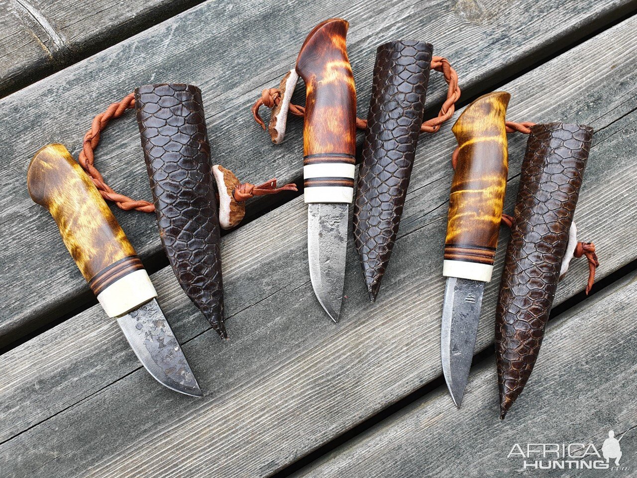 Beaver Tail Knives