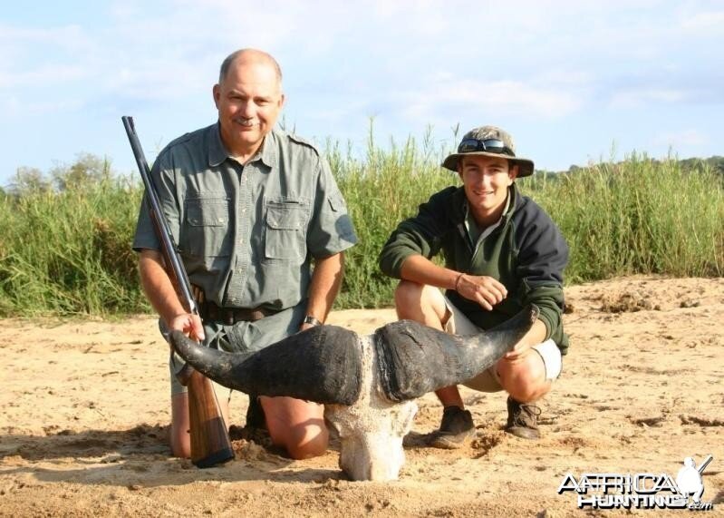 Buffalo Hunt with Martin Pieters Safaris and Shaun Buffee