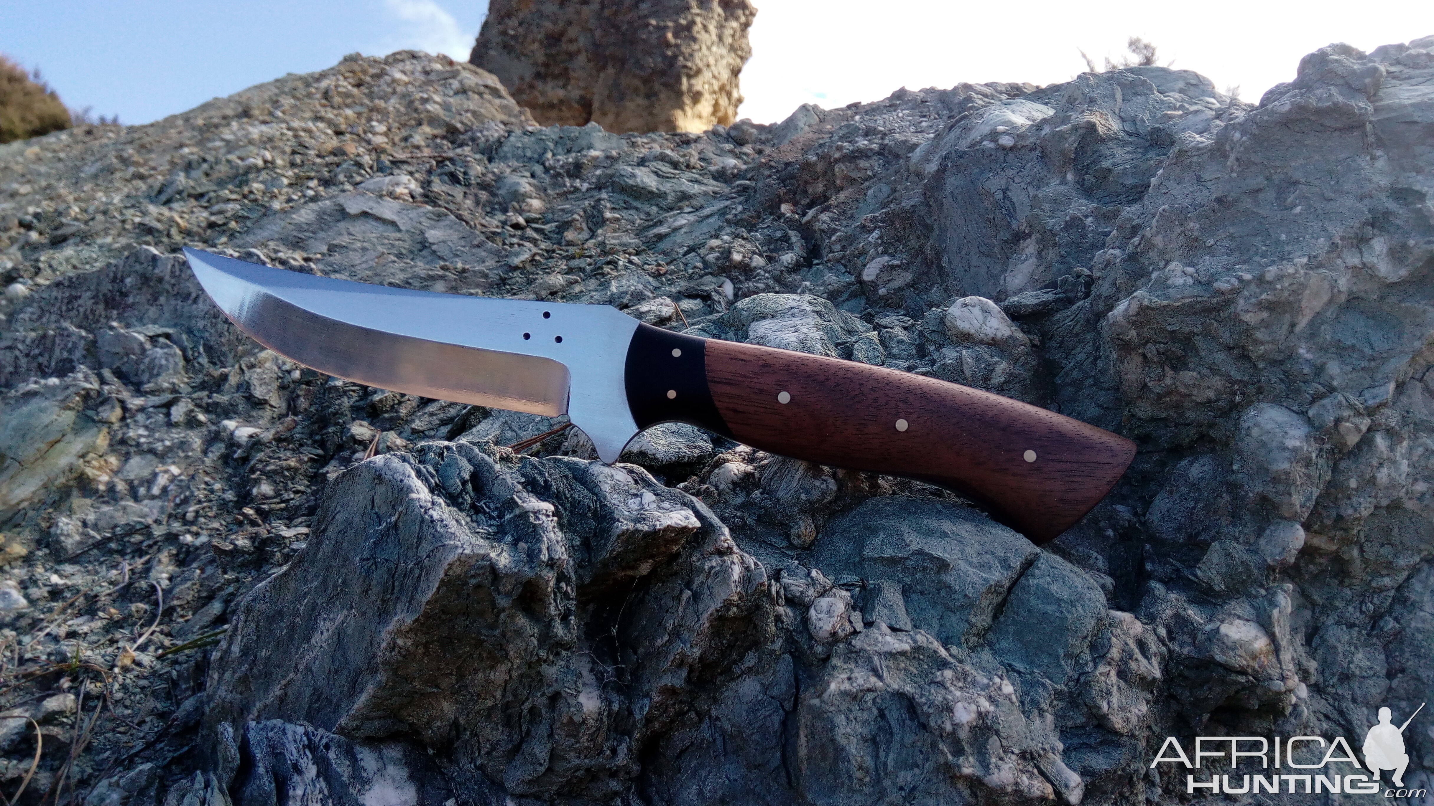 Buffalo Skinner Knife in 1075 with Black Paper Micarta and Walnut