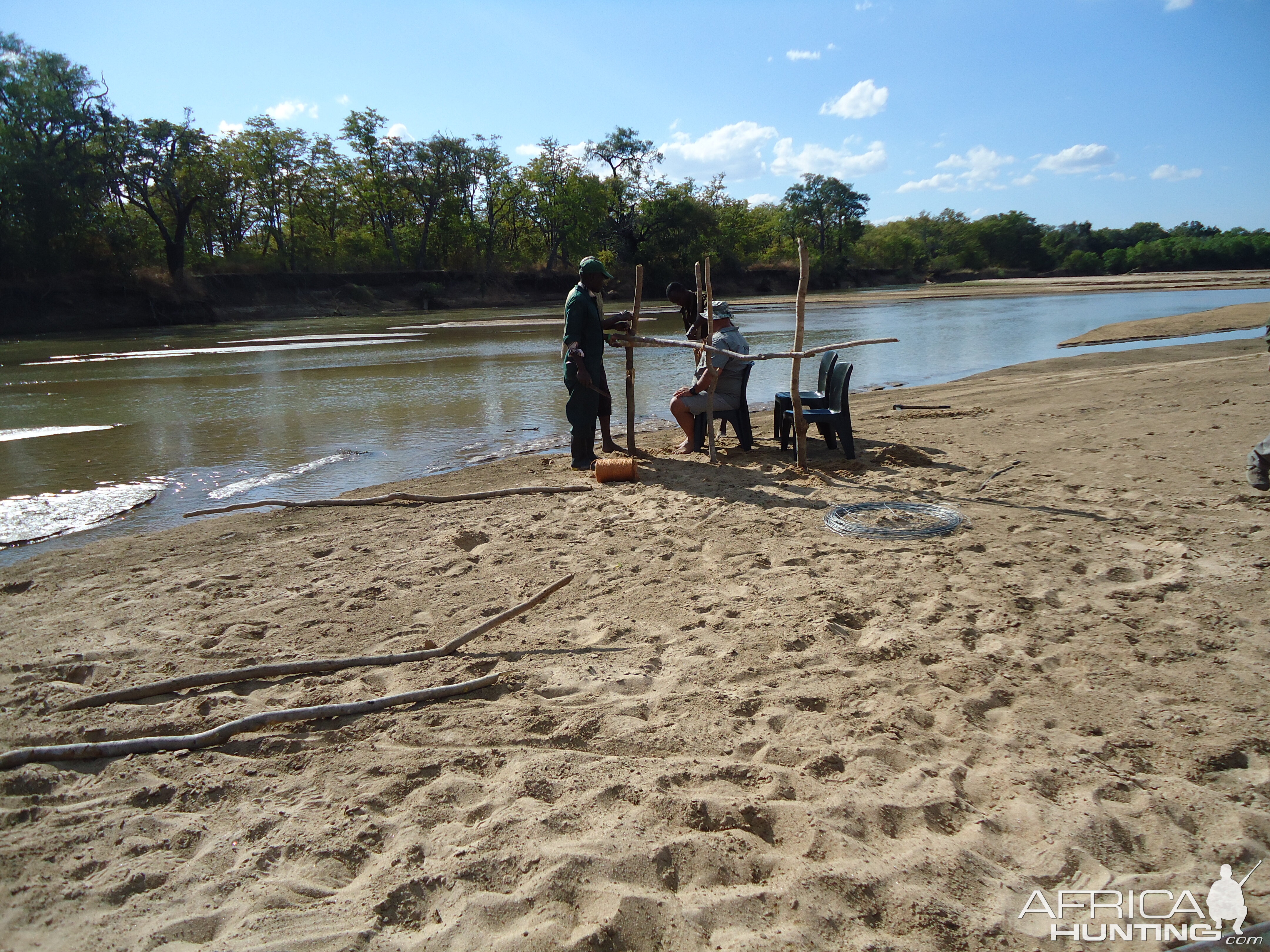 Building a blind for Crocodile Hunt Zimbabwe