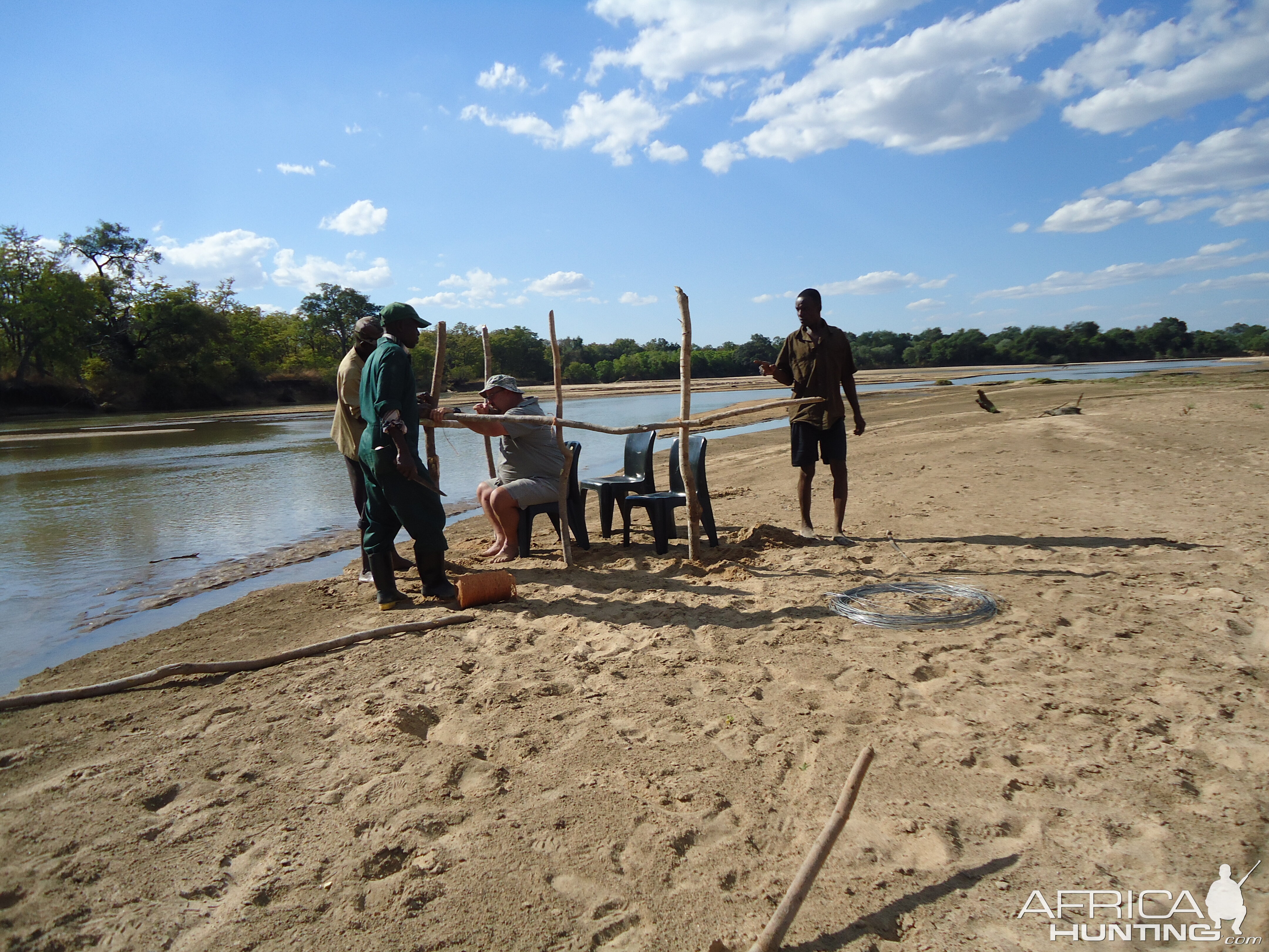 Building a blind for Crocodile Hunt Zimbabwe