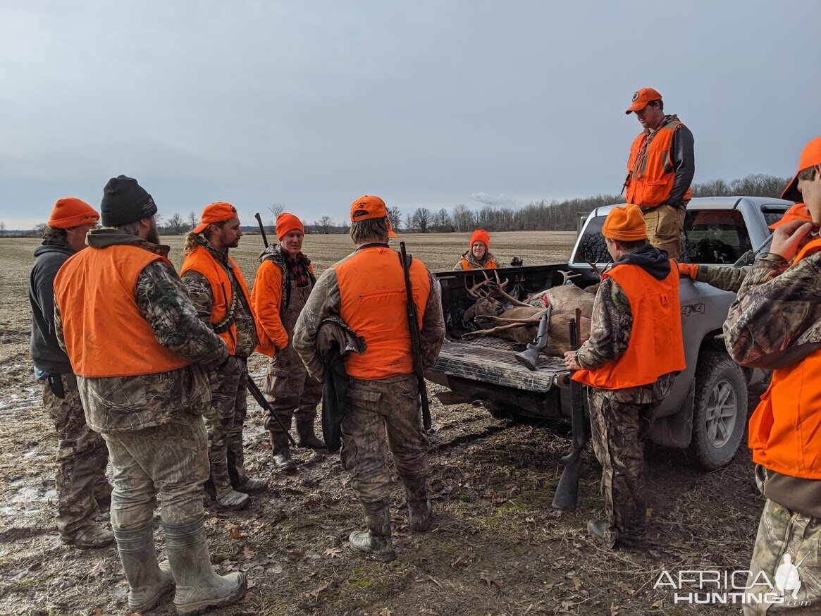 Canada Hunt Deer