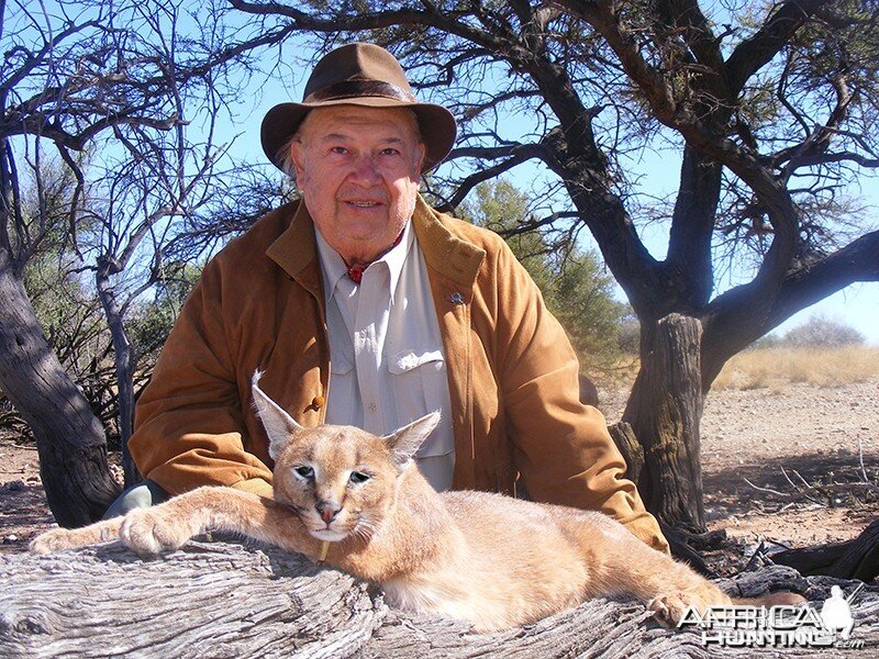 Caracal hunt with Wintershoek Johnny Vivier Safaris