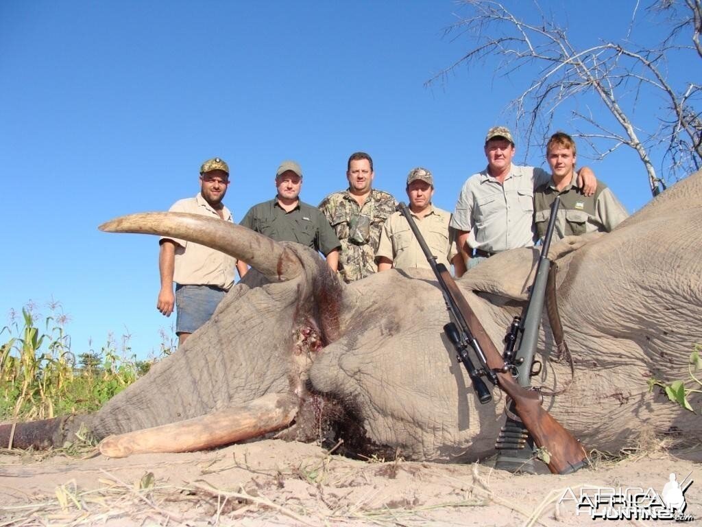 Elephant Hunt PH Hein Uys