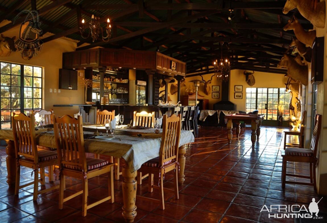 Entertainment / Dining Area